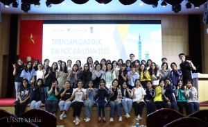 50 tình nguyện viên VNU-USSH đã chuẩn bị sẵn sàng cho Triển lãm Giáo dục Đại học Đài Loan 2023